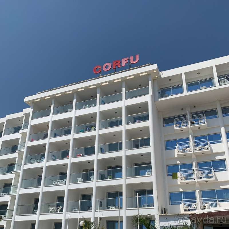 Старый ты, Corfu.